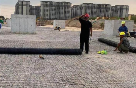 东莞生态园土工格栅铺设前地基要怎么处理？